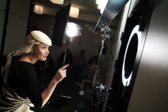 Mademoiselle Karen na planie teledysku "Ouaf, Ouaf"