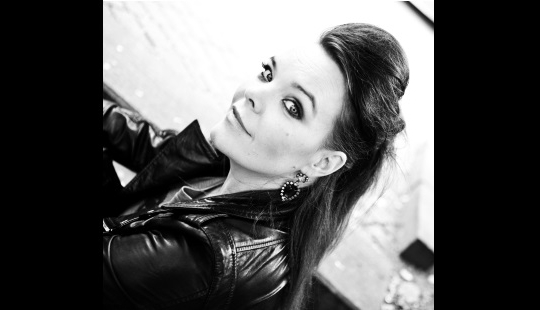 ANETTE OLZON:  pierwszy solowy album byłej wokalistki Nightwish!
