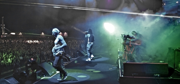 The Prodigy - World\'s On Fire - CD/DVD & CD/ Blu-Ray!